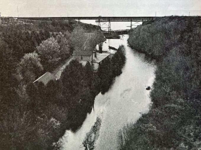 Le ruisseau Leblanc vu du pont.